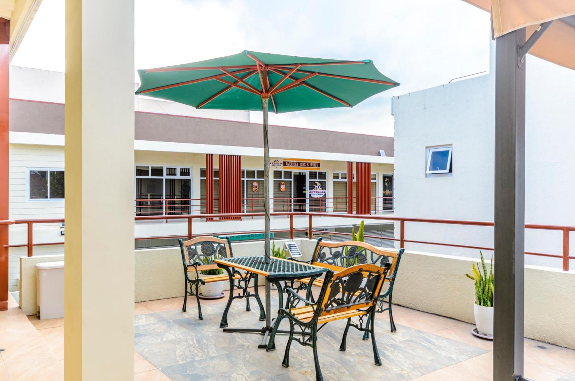 Casa Alberto Of Calapan Town Center Esterno foto